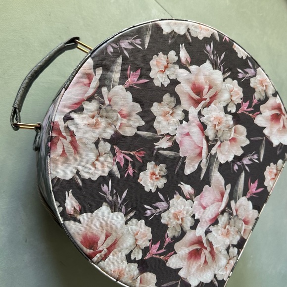 Ellen Tracy cosmetics case - Picture 2 of 4